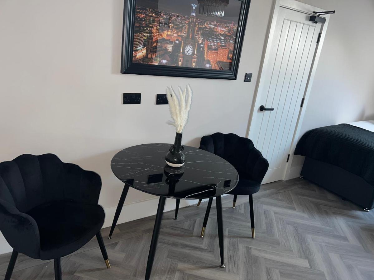 128 Anfield Road Hotel Liverpool Room photo