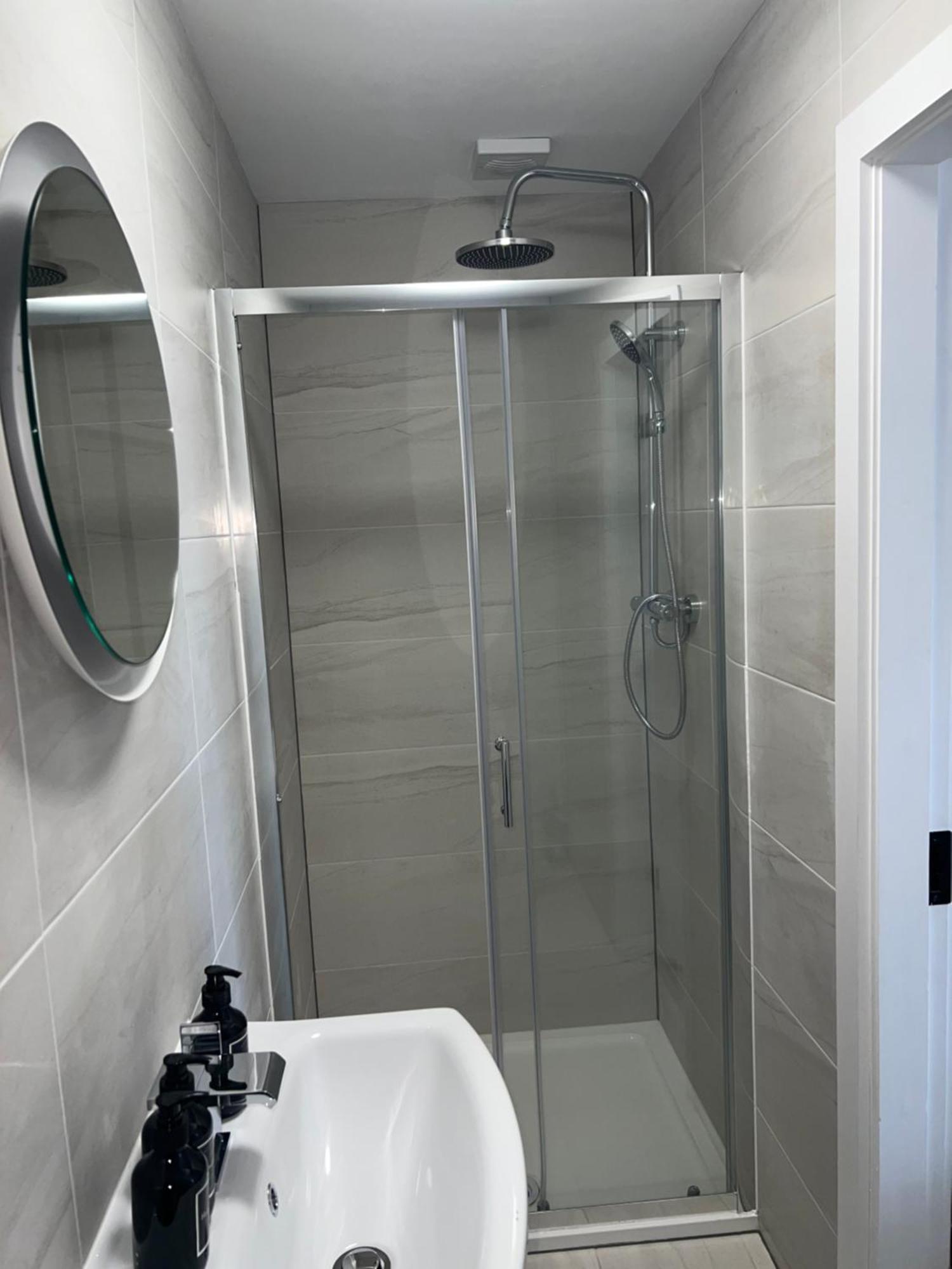 128 Anfield Road Hotel Liverpool Room photo